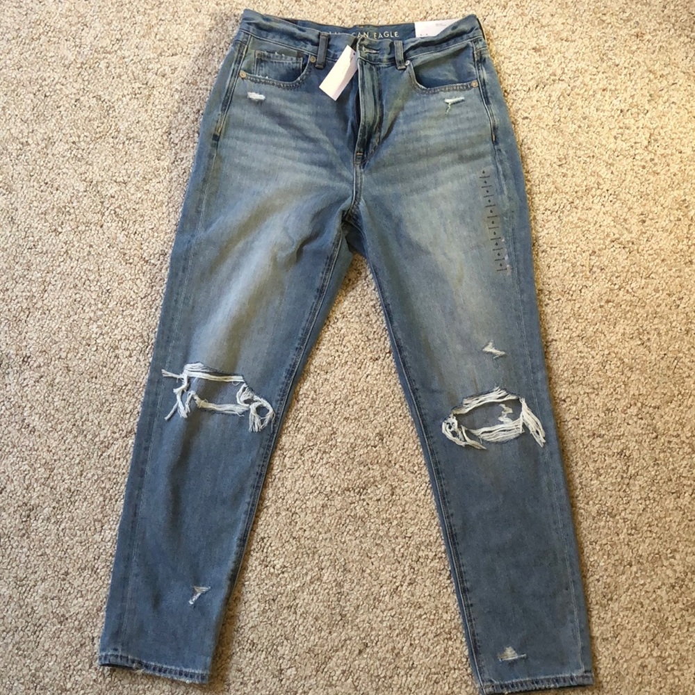 American Eagle mom jean. Size 6. NWT